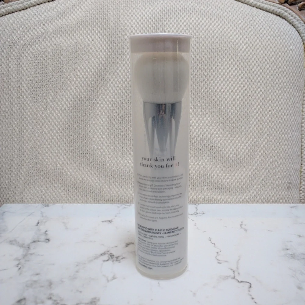 It Cosmetics Bye Bye Pores Brush